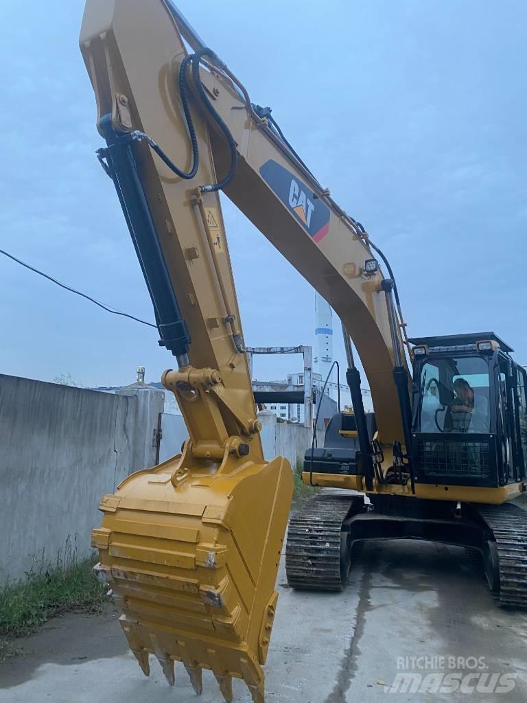 CAT 320 D حفارات زحافة