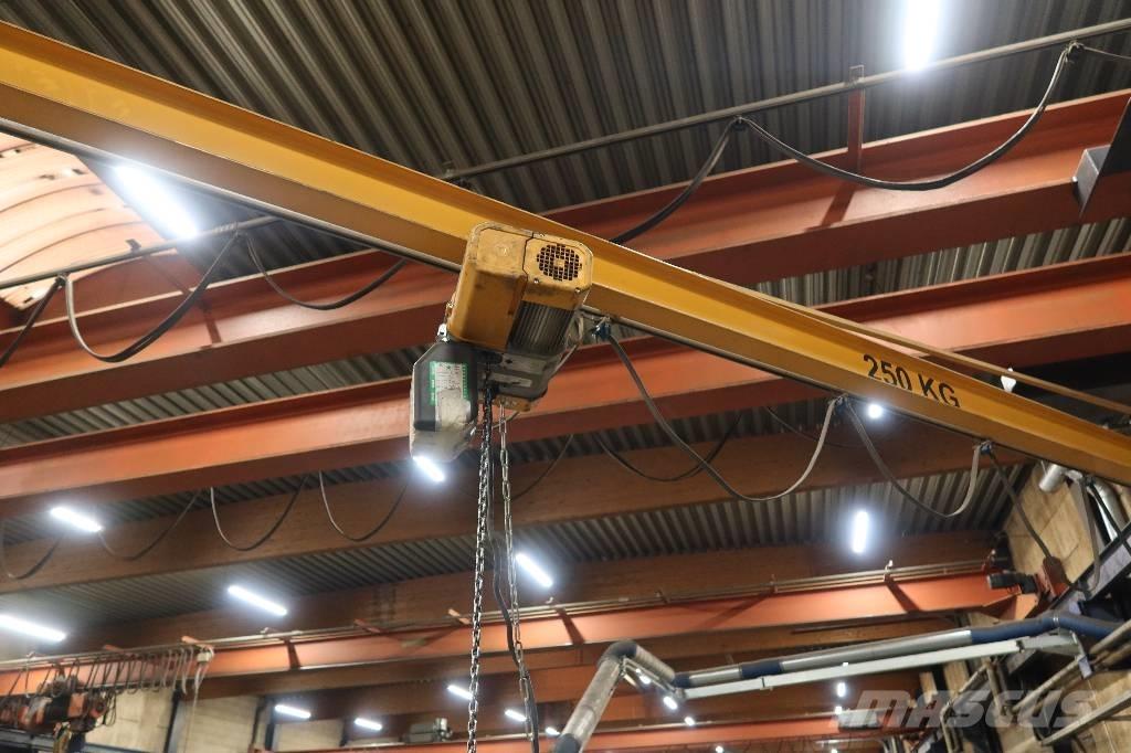 VÆGSVINGKRAN 250 KG المصاعد والرافعات المادية