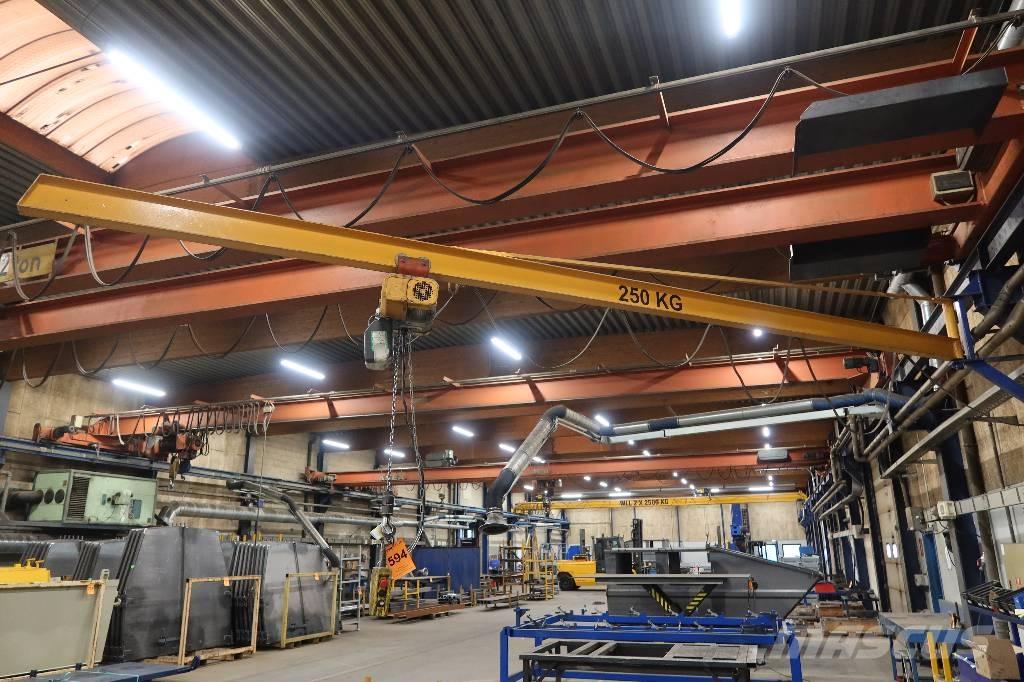 VÆGSVINGKRAN 250 KG المصاعد والرافعات المادية