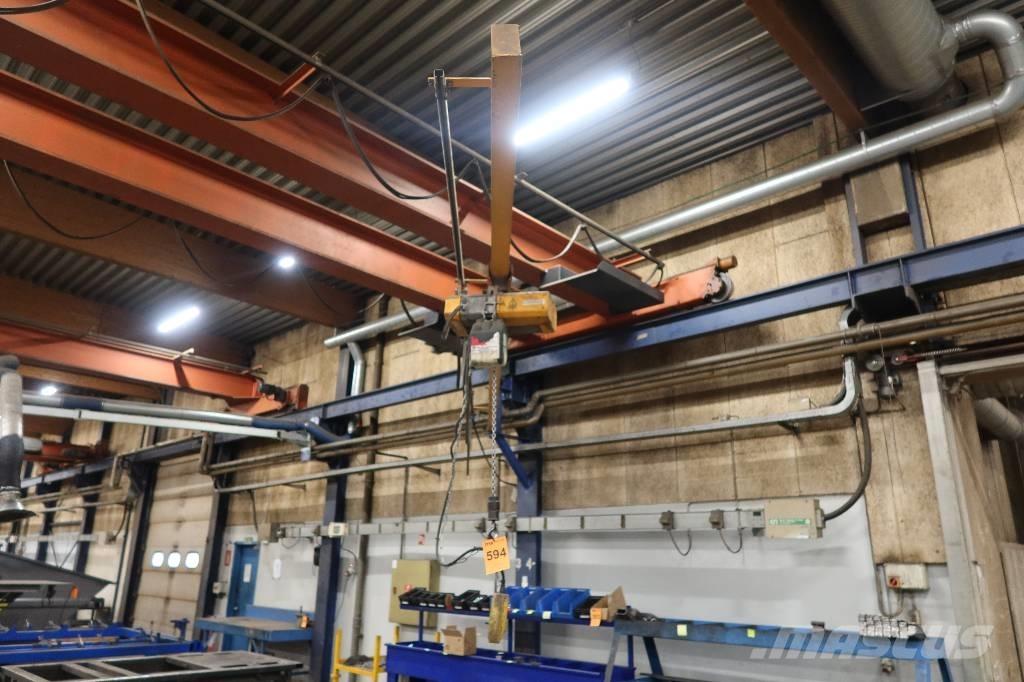 VÆGSVINGKRAN 250 KG المصاعد والرافعات المادية