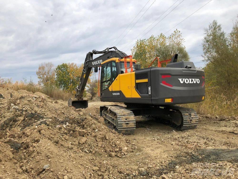 Volvo EC220 EL حفارات زحافة