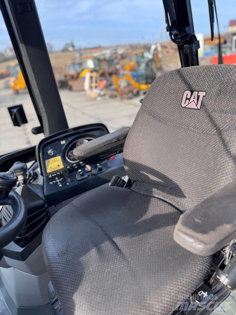 CAT 428 E لوادر ذات جرافات عكسية