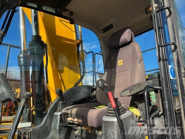 JCB JS 130 LC حفارات زحافة