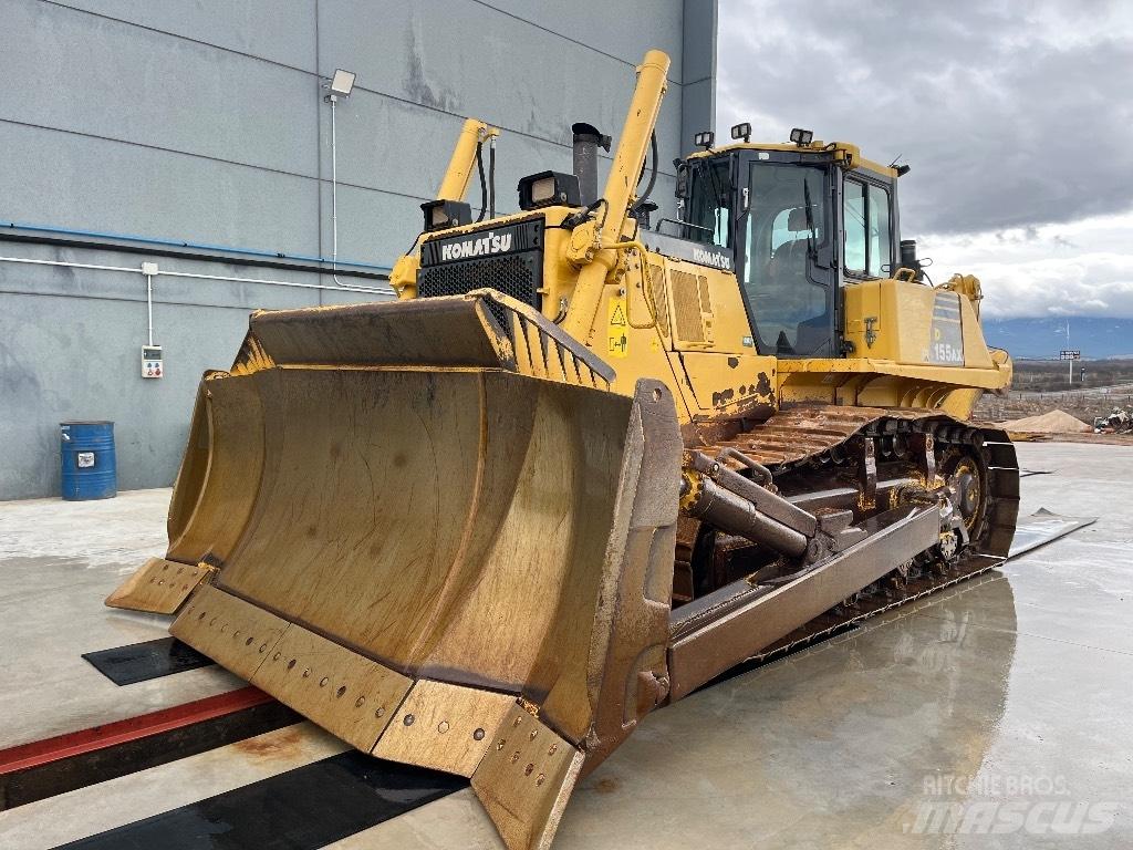 Komatsu D155 AX-6 بلدوزرات مجنزرة