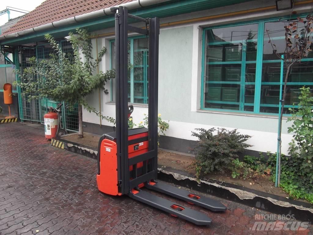 Linde L12 /379/ V-2097 شاحنات مناولة ذاتية الدفع