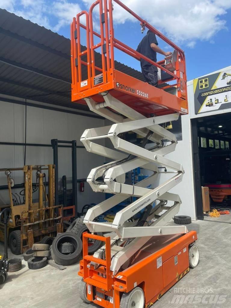 Snorkel S 3246 E رافعات مقصية الشكل