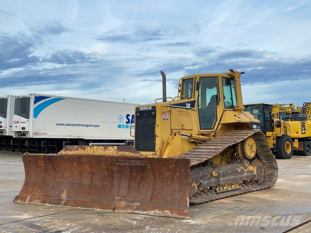 CAT D6N LGP بلدوزرات مجنزرة