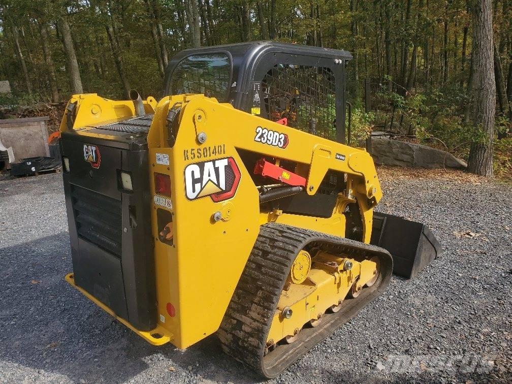 CAT 239 D لوادر انزلاقية التوجيه