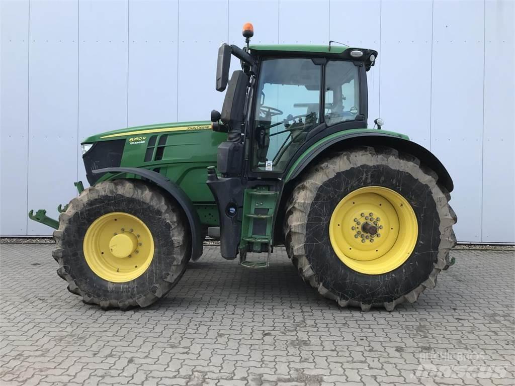 John Deere 6250R الجرارات