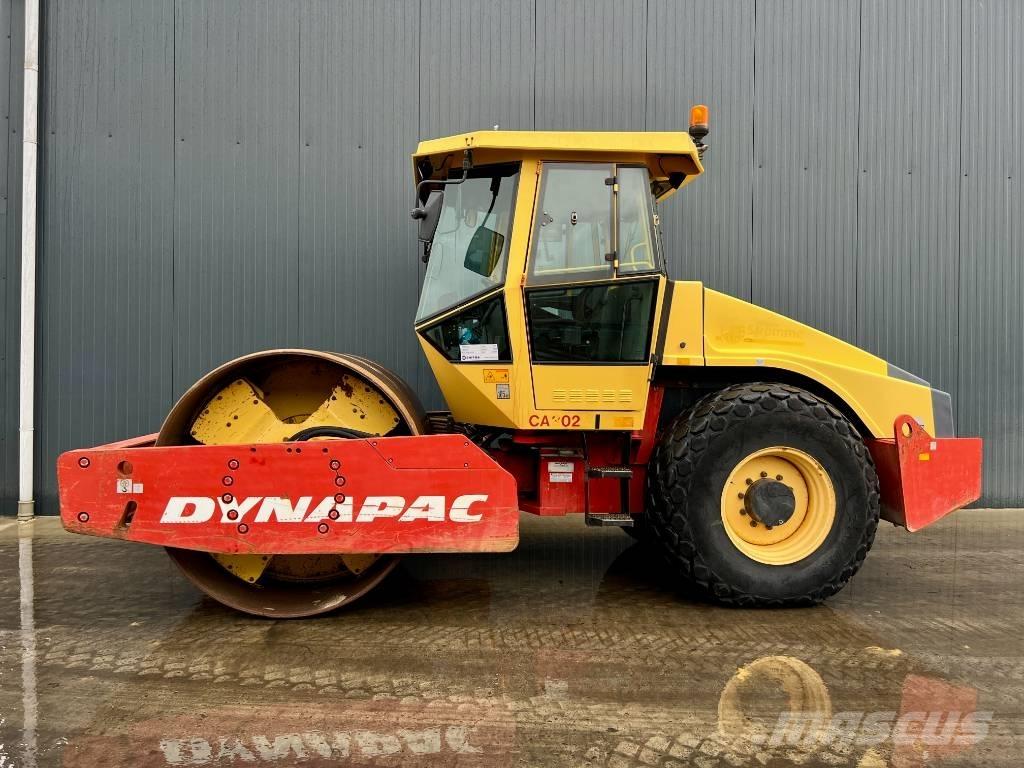 Dynapac CA302D مداحل أحادية الأسطوانة