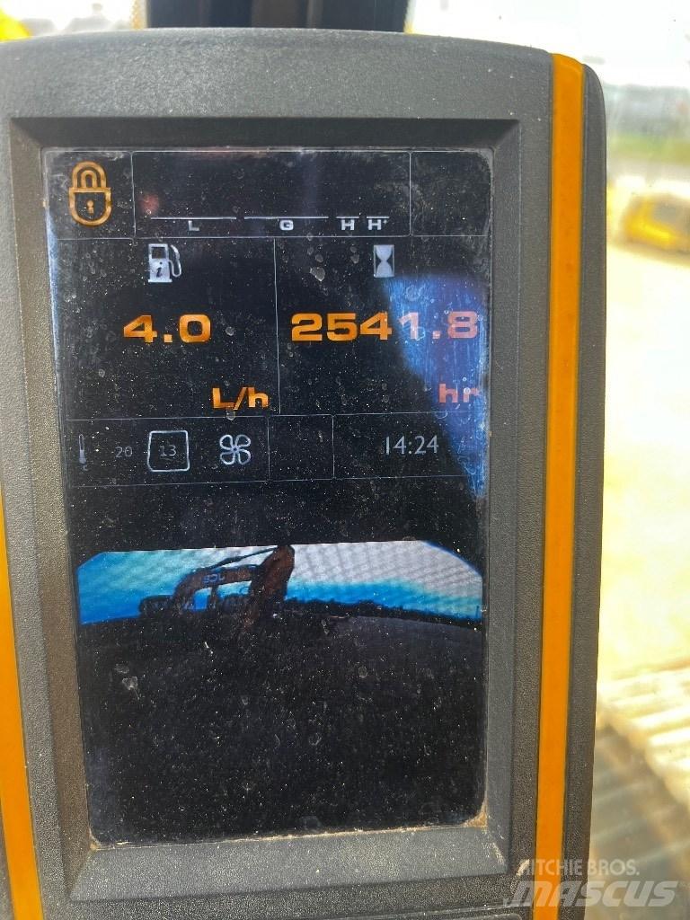 JCB JS 220 N LC حفارات زحافة
