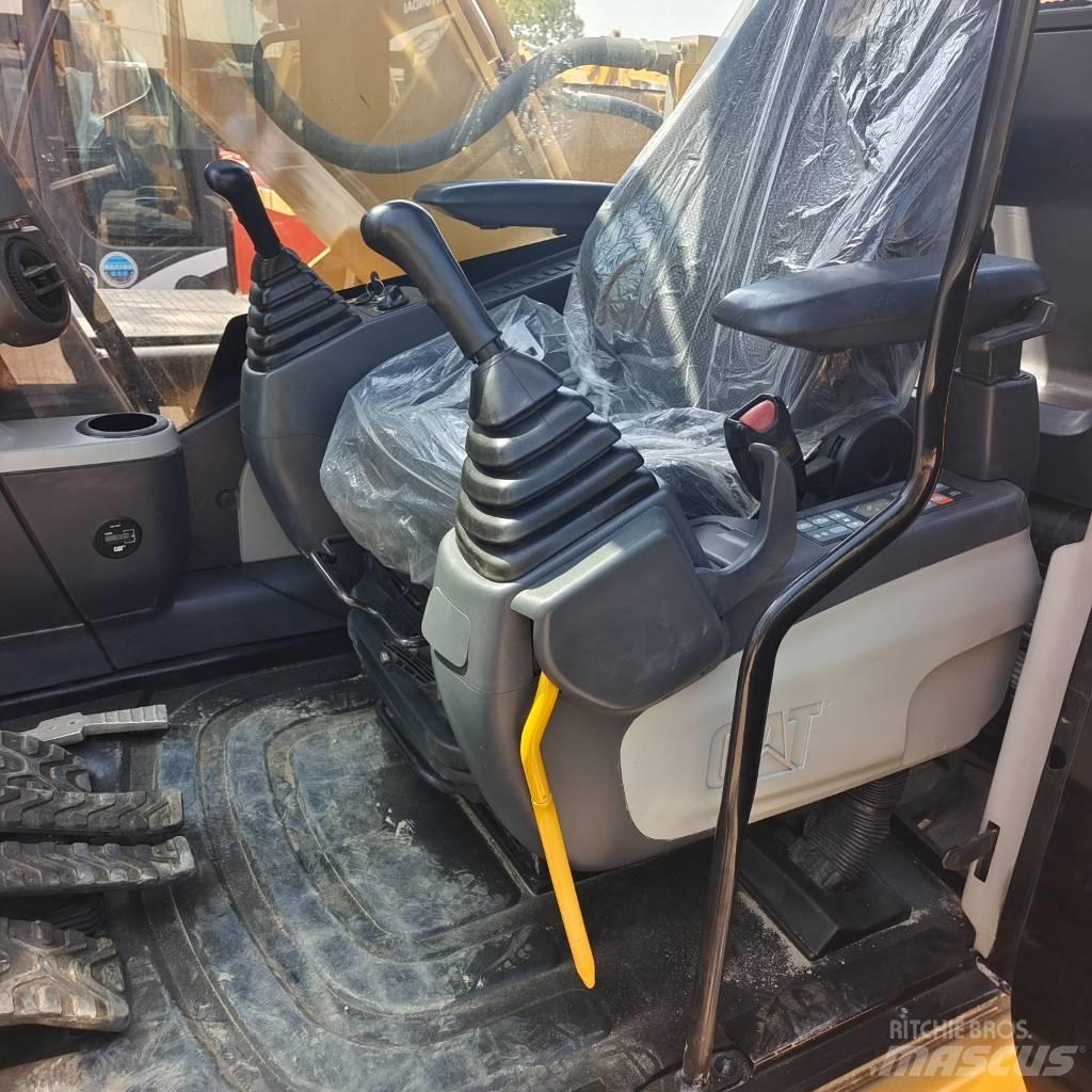 CAT 320 D حفارات زحافة