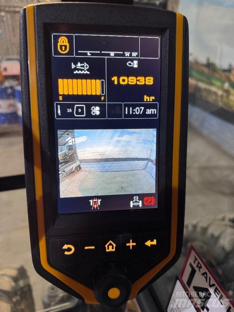 JCB JS 145 W حفارات بعجل