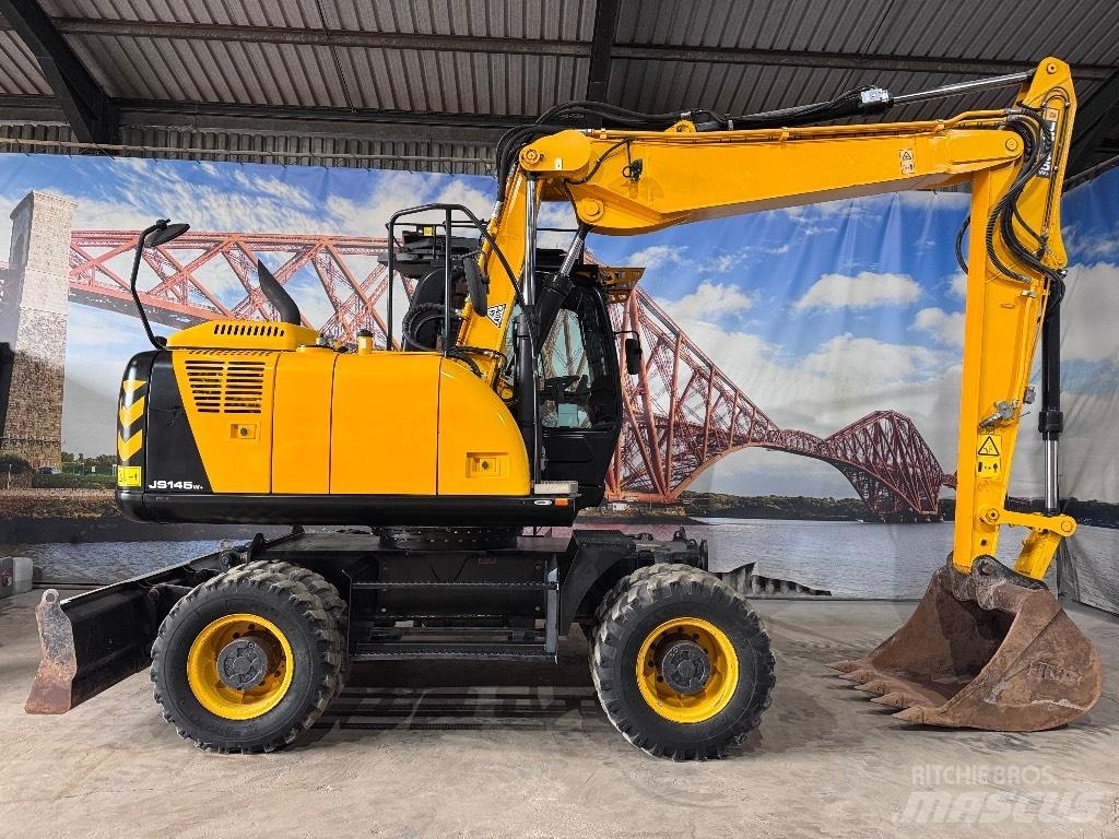 JCB JS 145 W حفارات بعجل