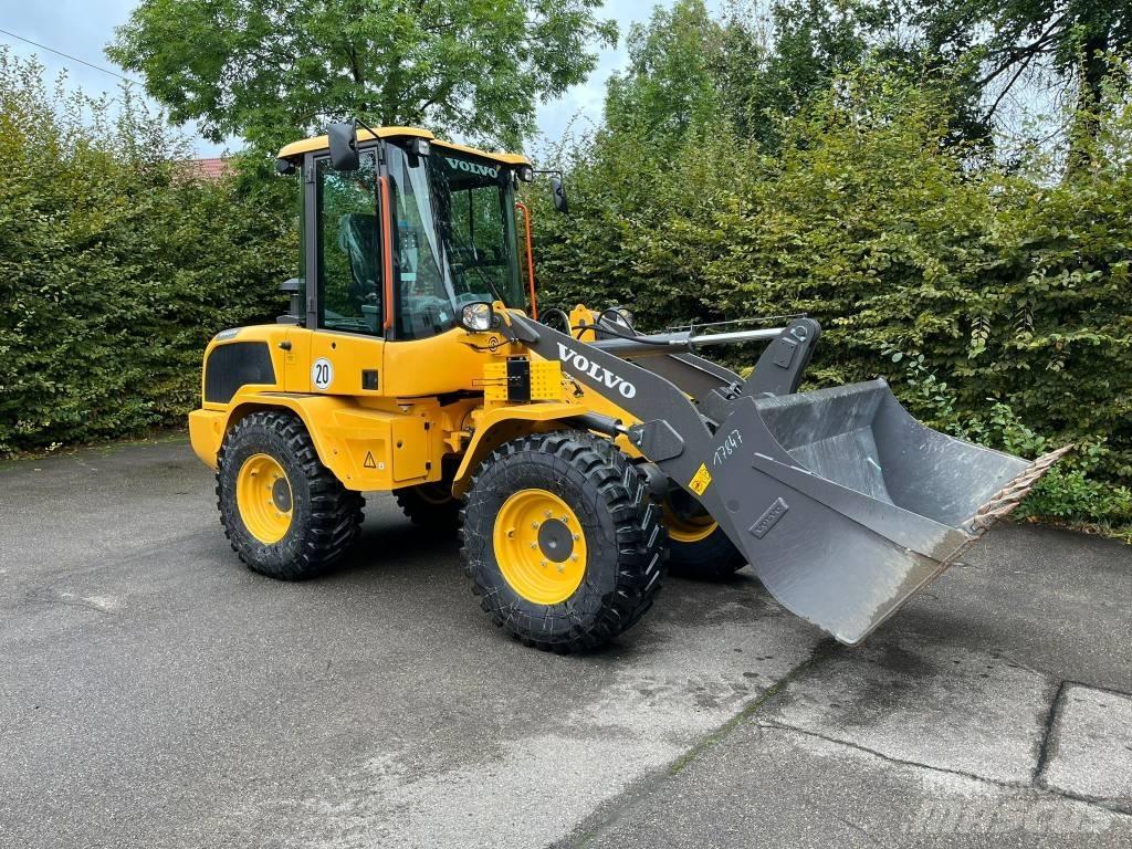 Volvo L 30 H لوادر بعجل