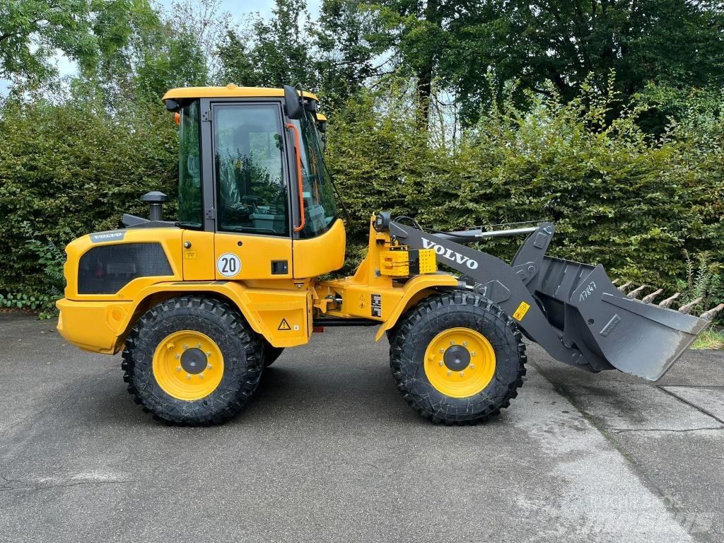 Volvo L 30 H لوادر بعجل