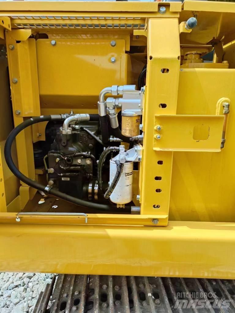 Komatsu PC 110 حفارات وسط 7 طن - 12 طن