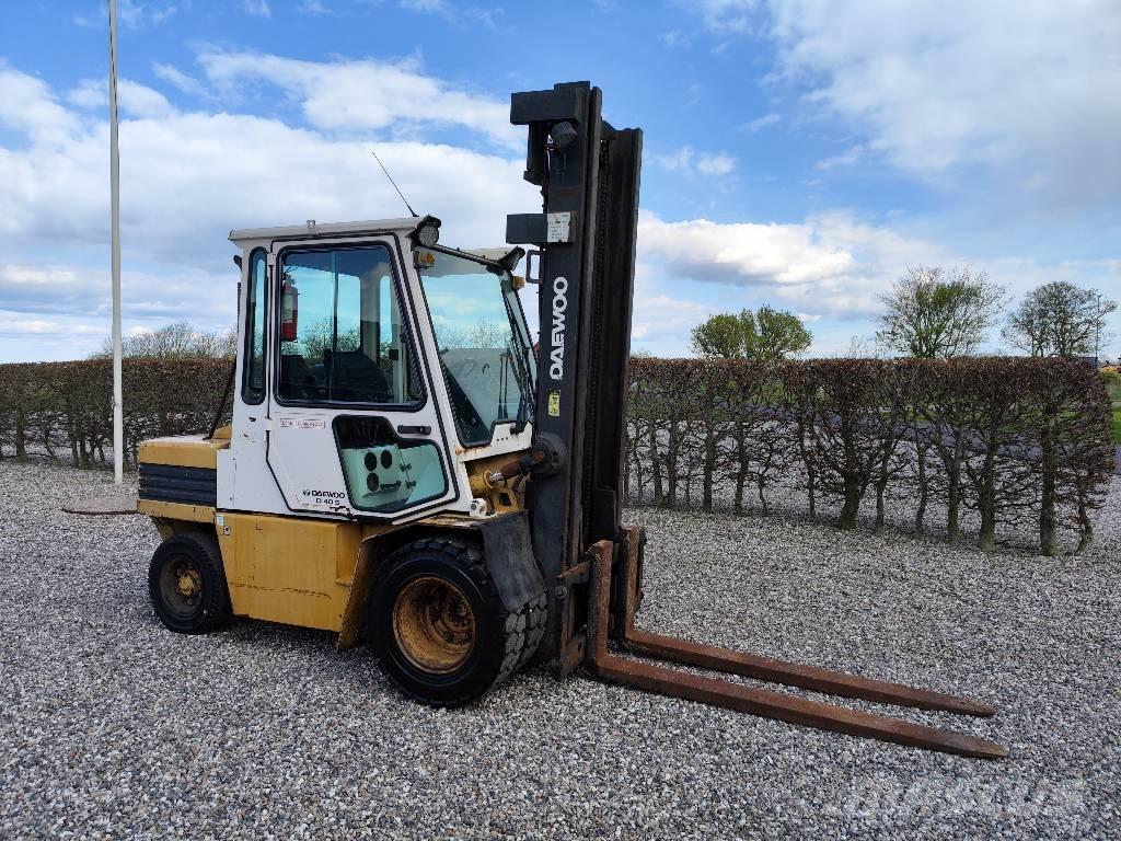 Daewoo D 40 S شاحنات الديزل