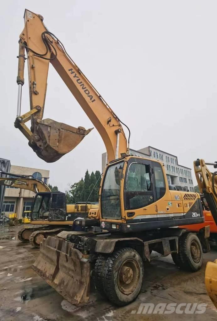 Hyundai R210W-9 حفارات بعجل