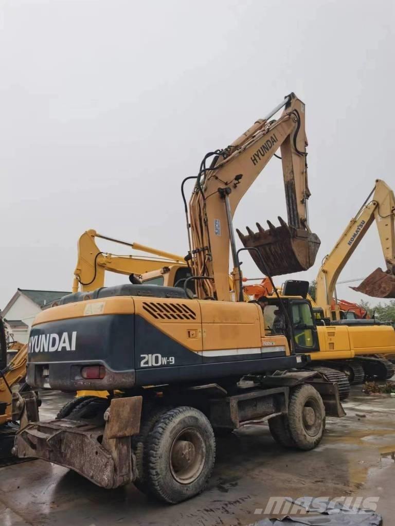 Hyundai R210W-9 حفارات بعجل