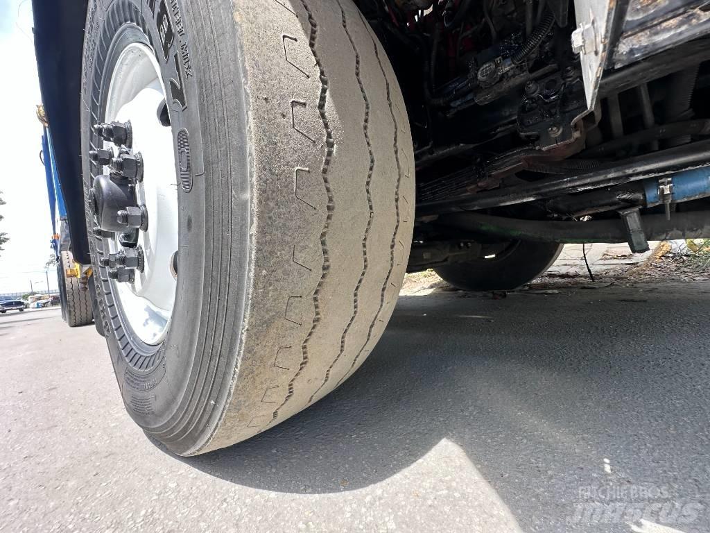 Autocar XPEDITOR شاحنات المخلفات