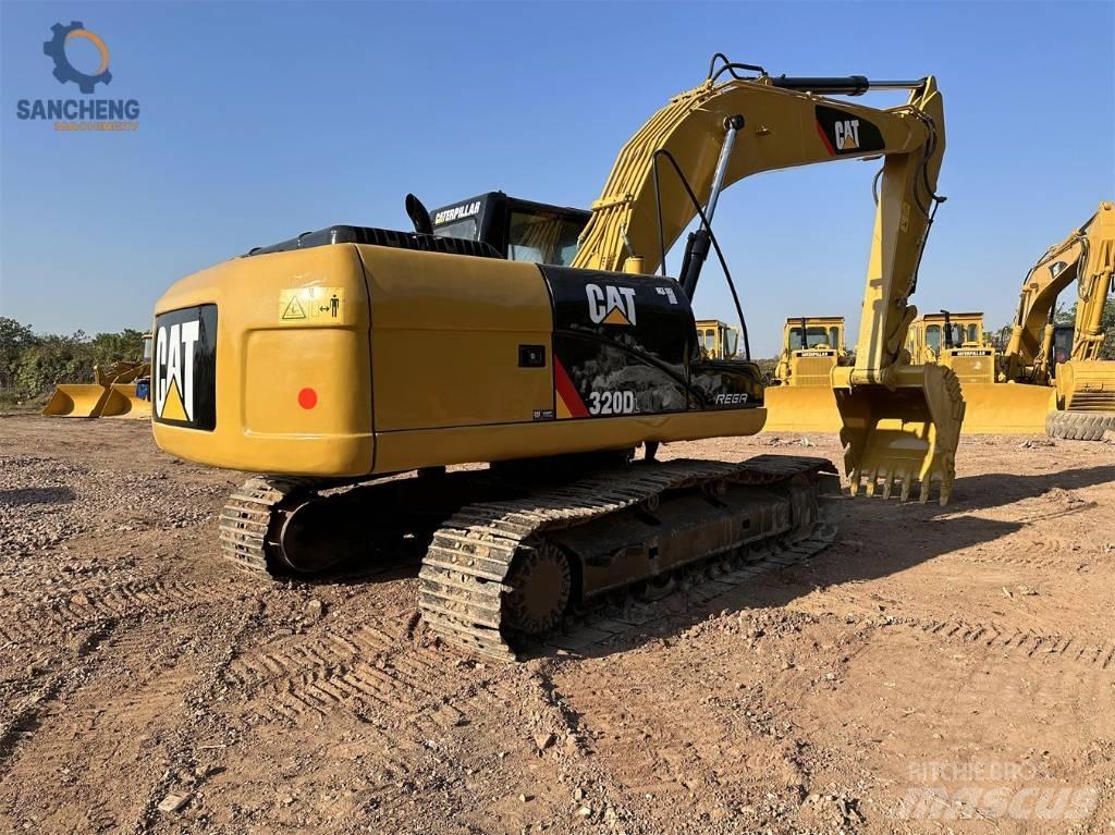 CAT 320 DL حفارات زحافة