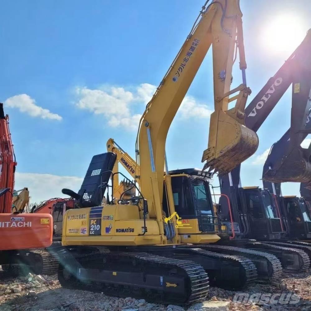 Komatsu PC 210-8 حفارات زحافة