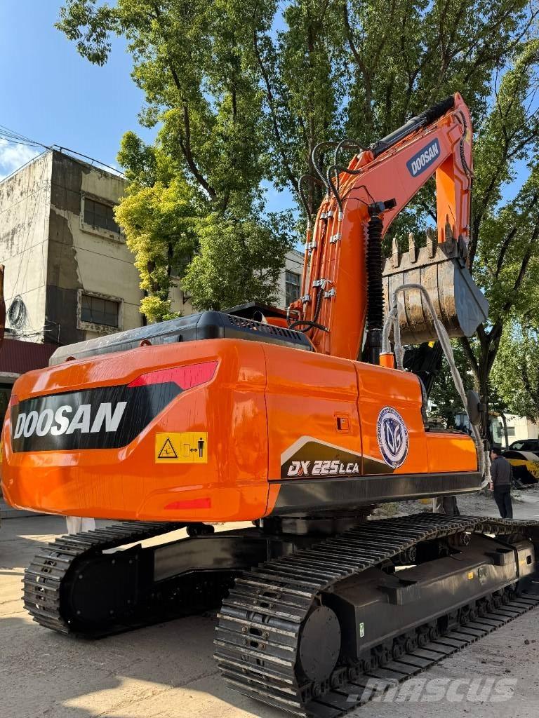 Doosan DX 225 حفارات زحافة