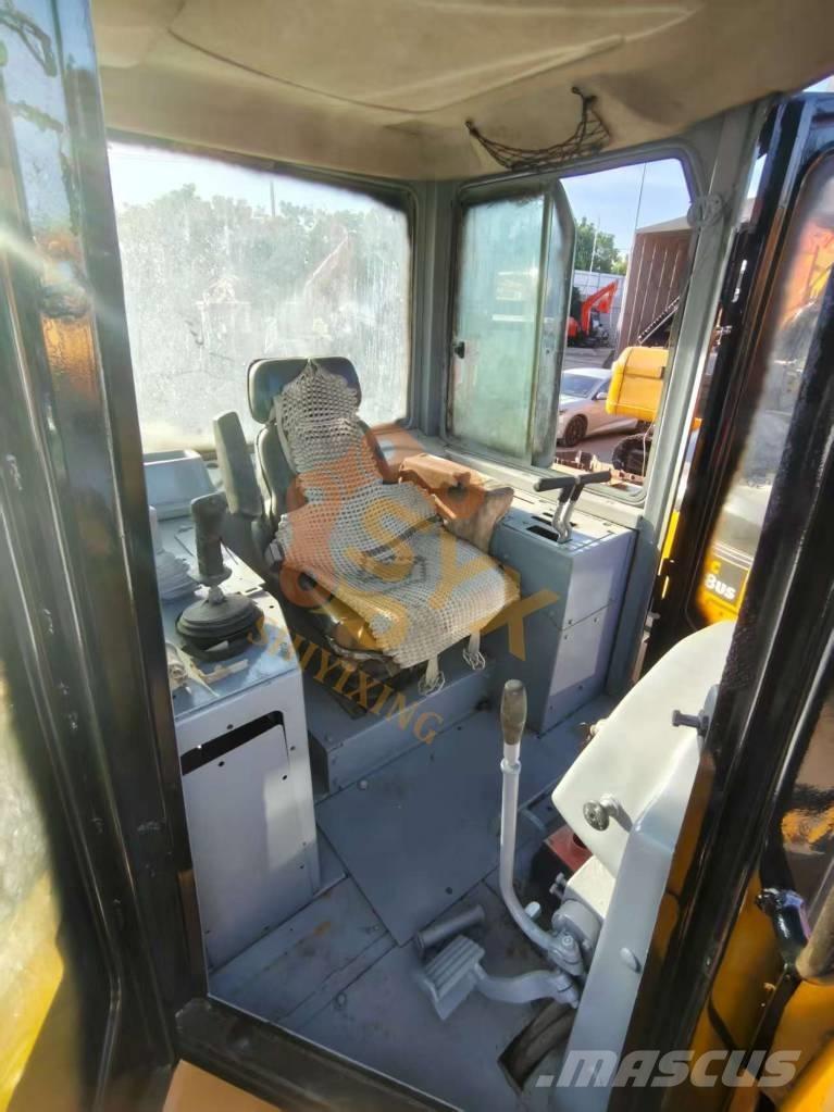 CAT D6G بلدوزرات مجنزرة