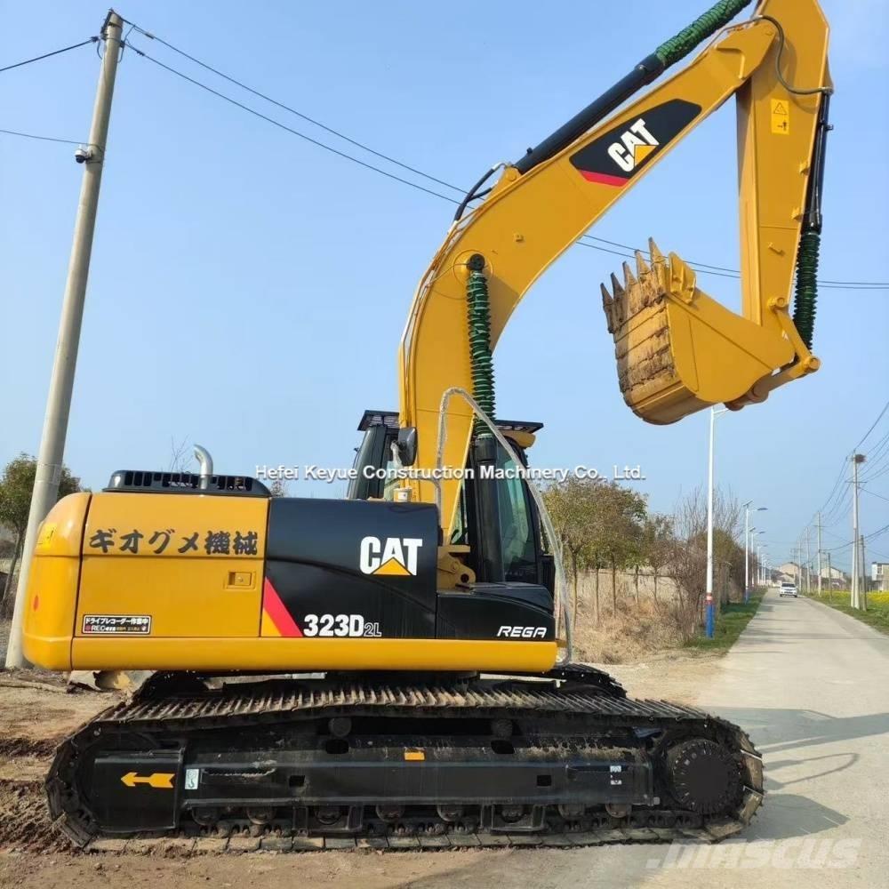 CAT 323gc حفارات زحافة