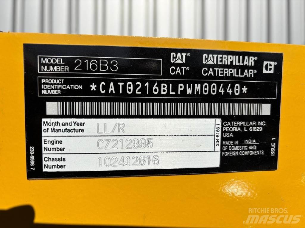 CAT 216B3 لوادر بعجل