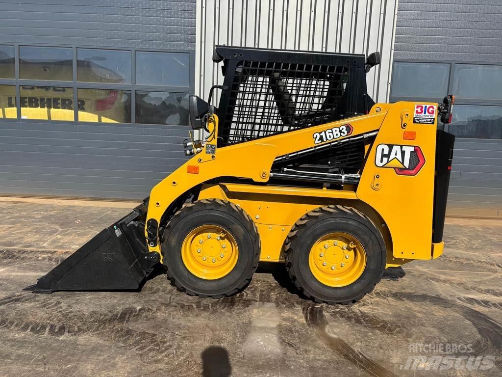 CAT 216B3 لوادر بعجل