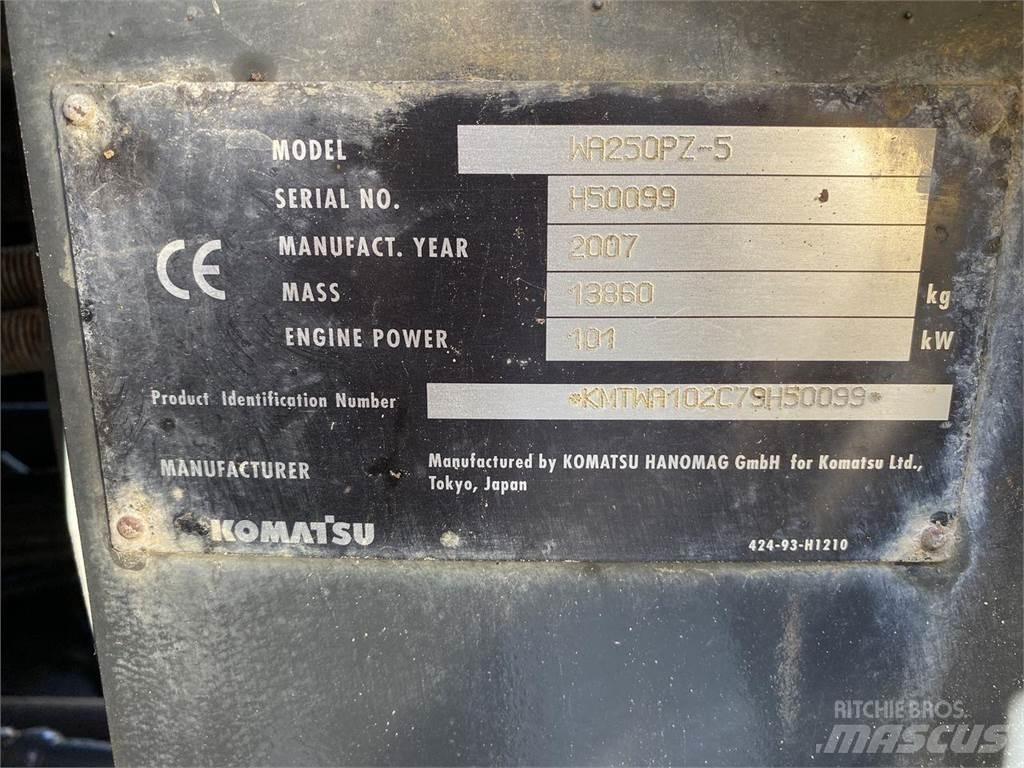 Komatsu WA250PZ-5 لوادر بعجل