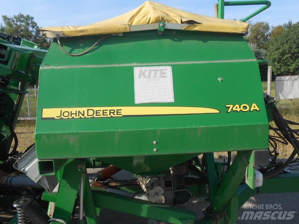 John Deere 740 A مثاقيب