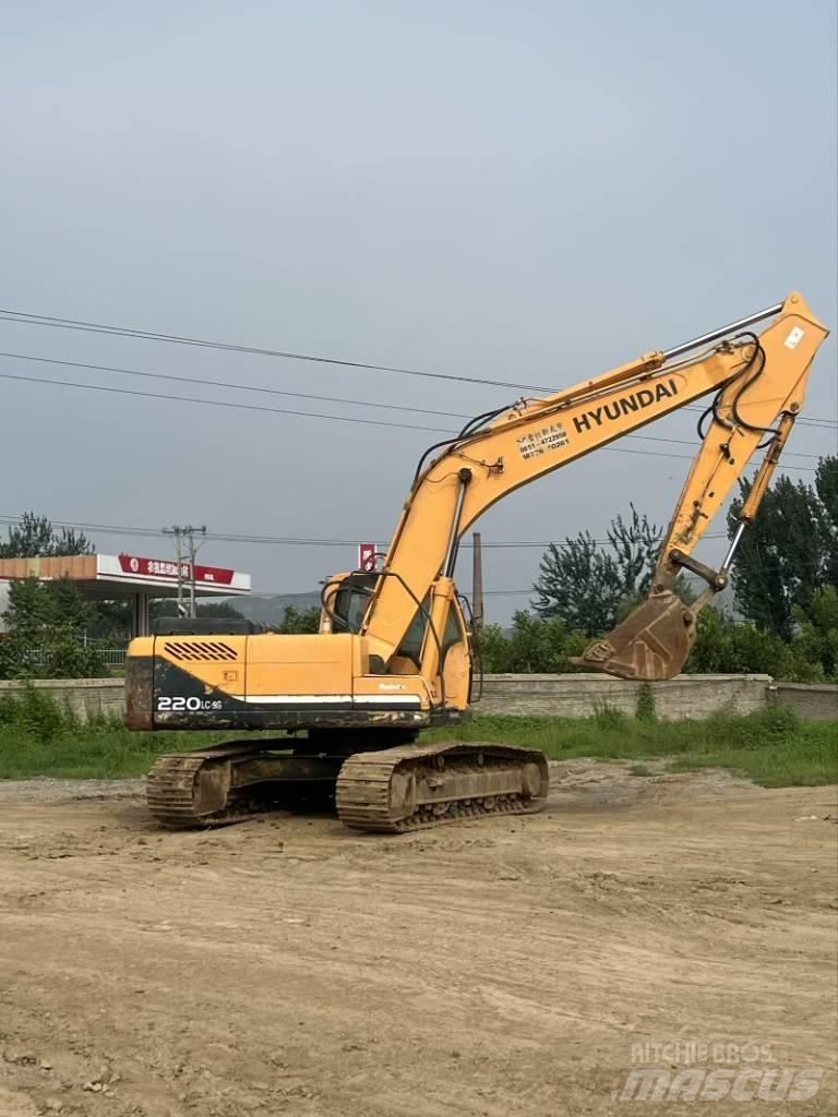 Hyundai R220-9S حفارات زحافة