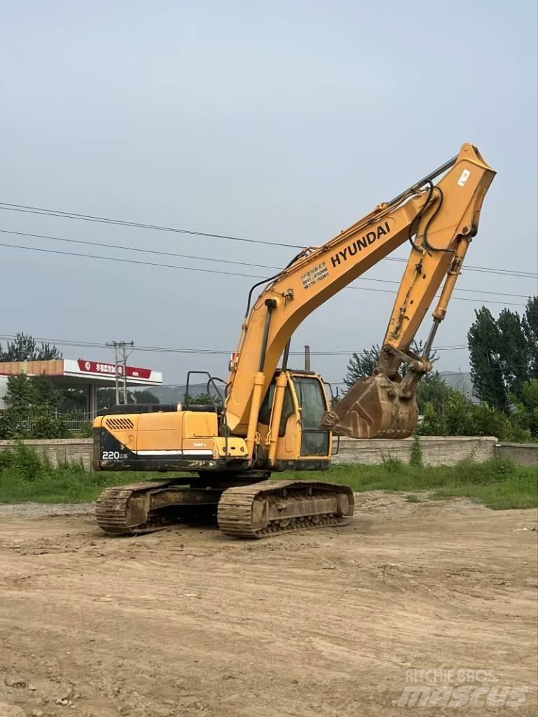 Hyundai R220-9S حفارات زحافة
