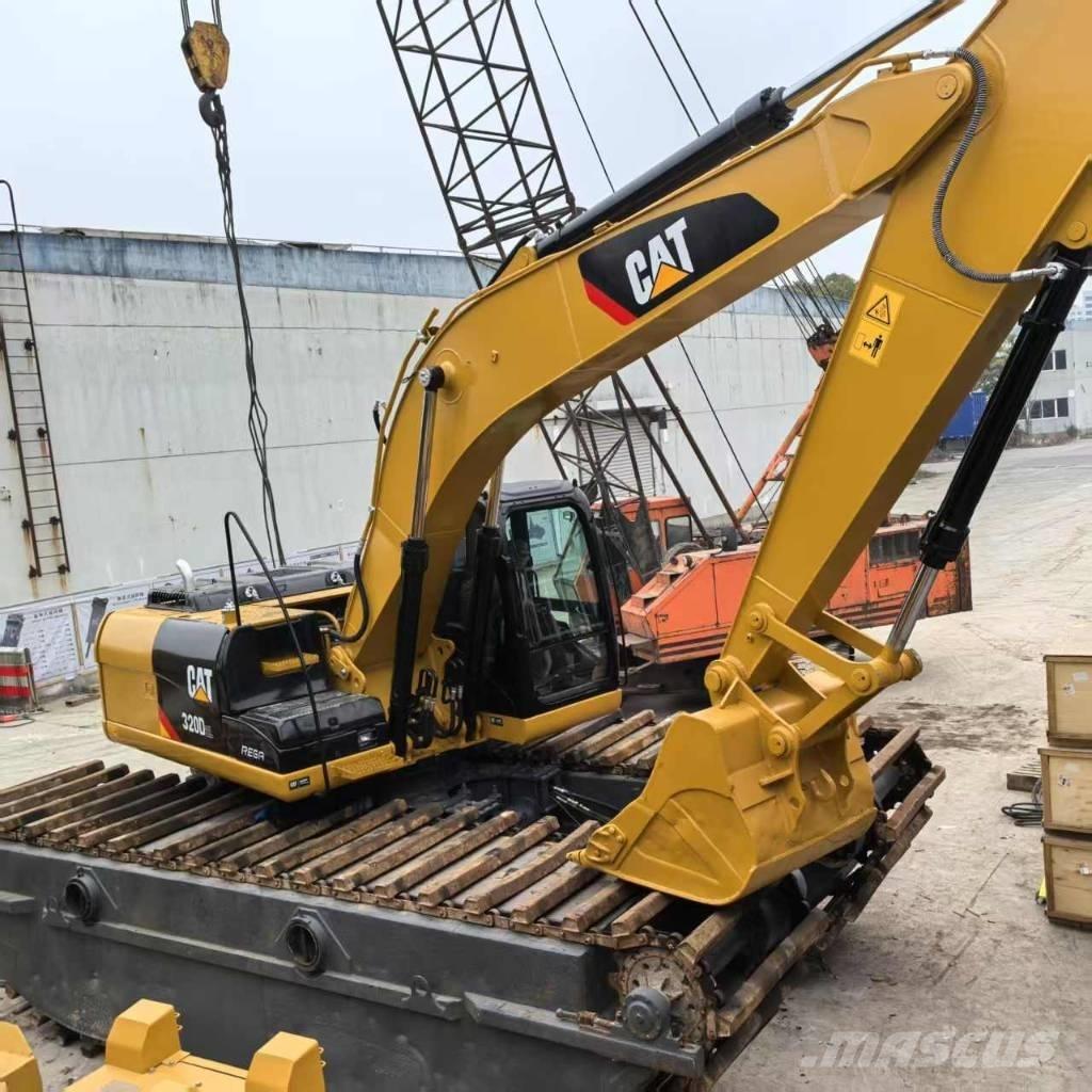 CAT 320 D الحفارات البرمائية