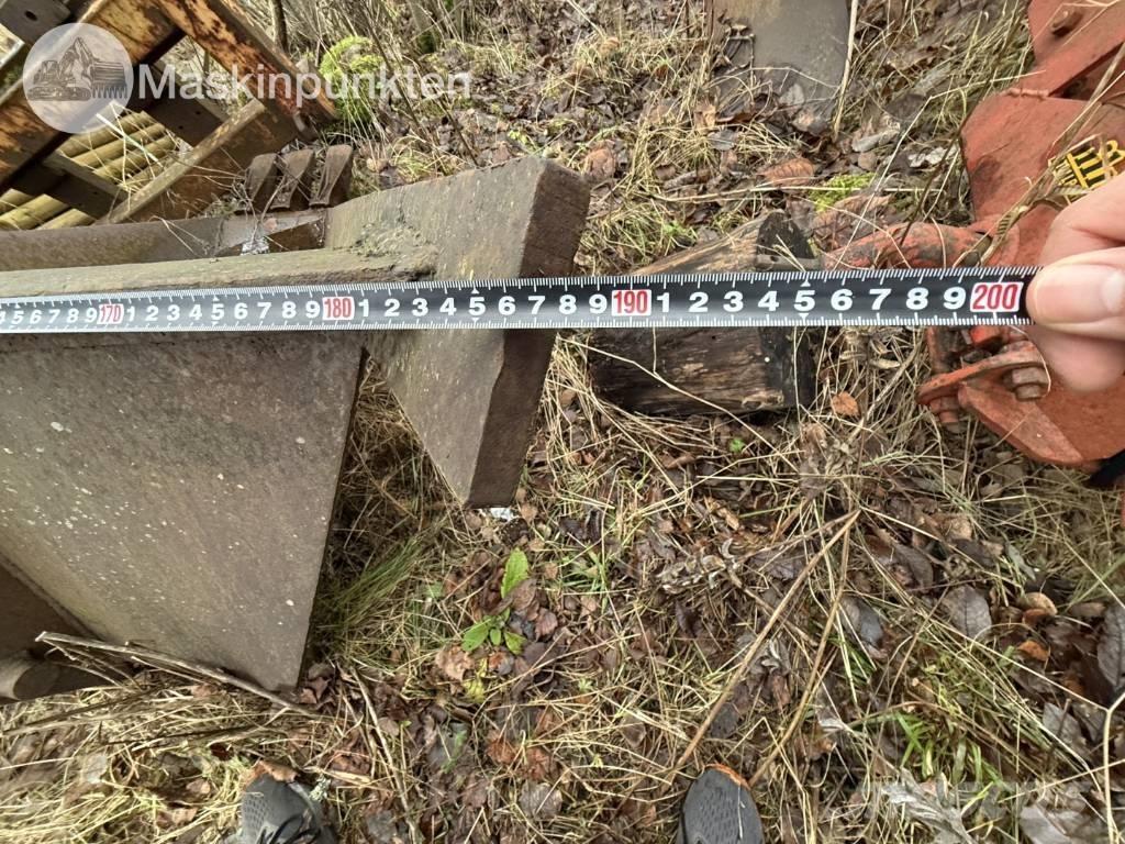 Hymas 474 لوادر ذات جرافات عكسية