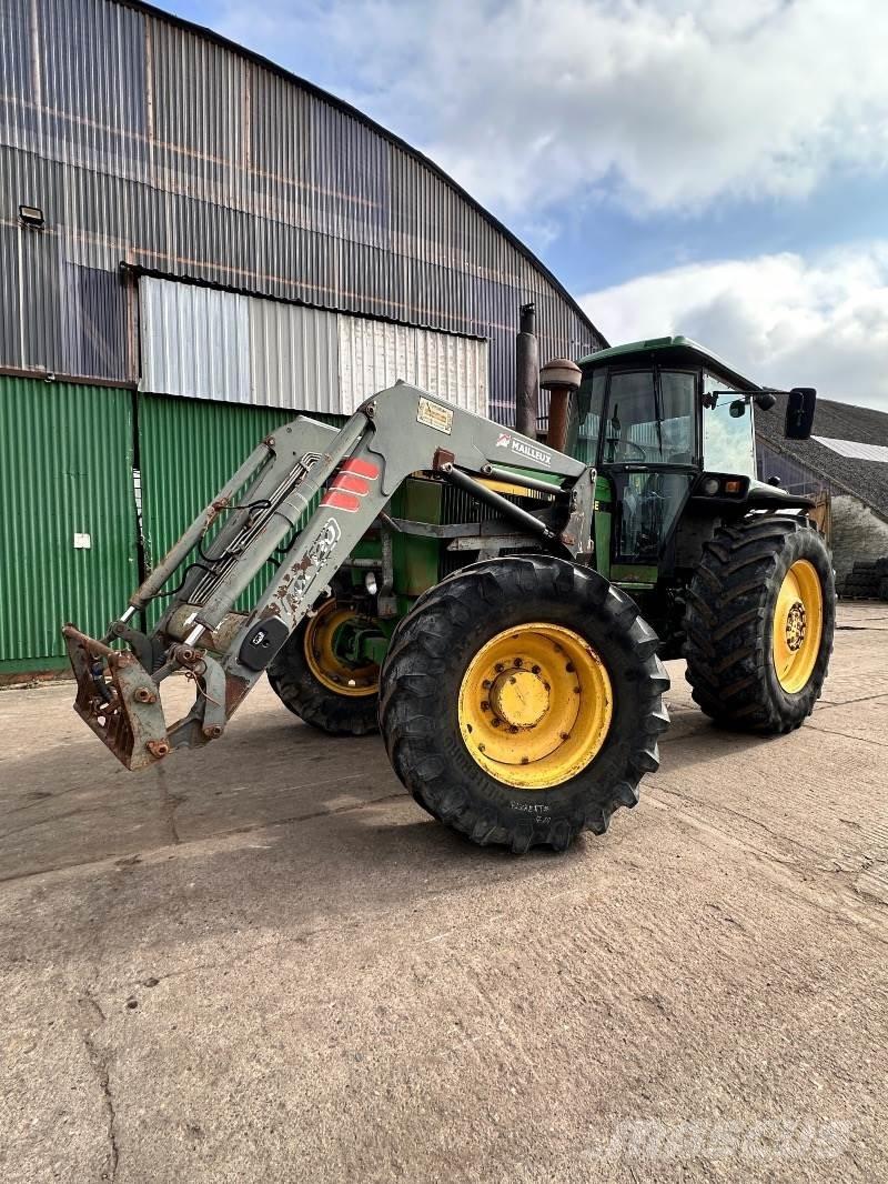John Deere 4055 الجرارات