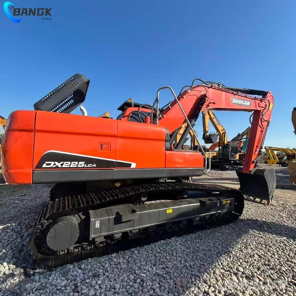 Doosan DX 225 LCA حفارات زحافة