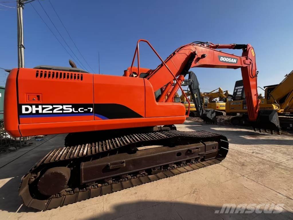 Doosan DH 225 LC-7 حفارات زحافة