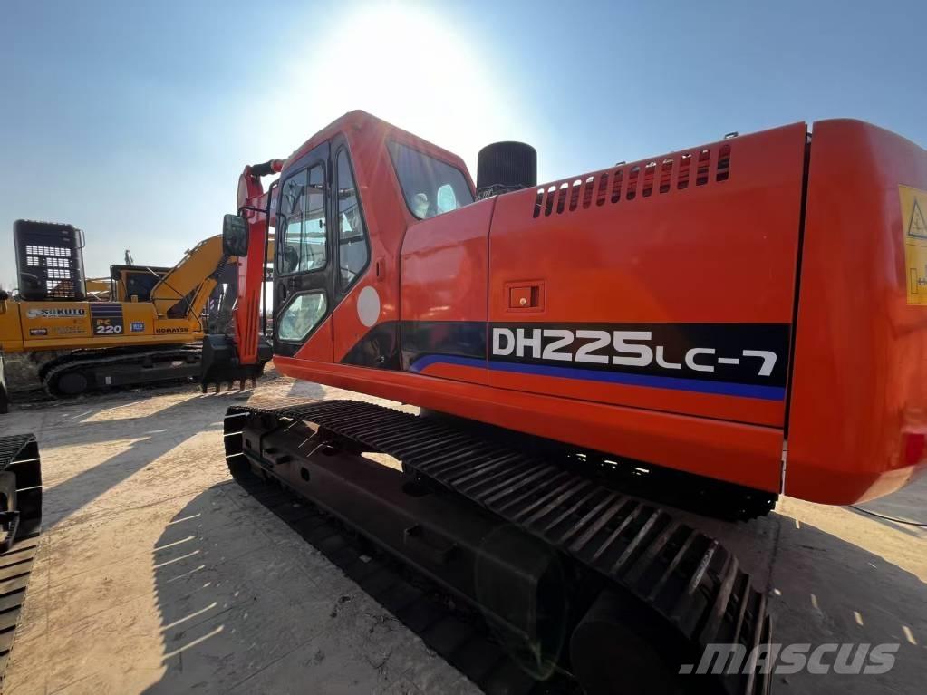 Doosan DH 225 LC-7 حفارات زحافة
