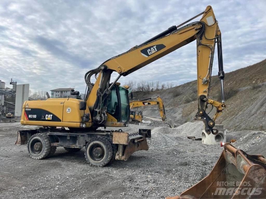 CAT M318D حفارات بعجل