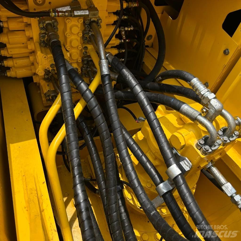Komatsu 220-8 حفارات زحافة