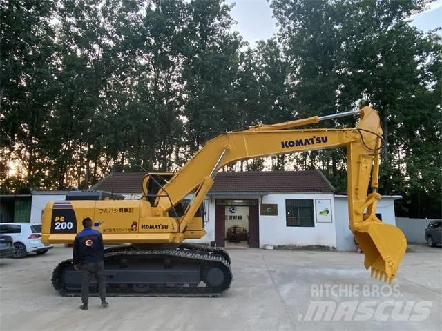 Komatsu PC200-8 حفارات زحافة