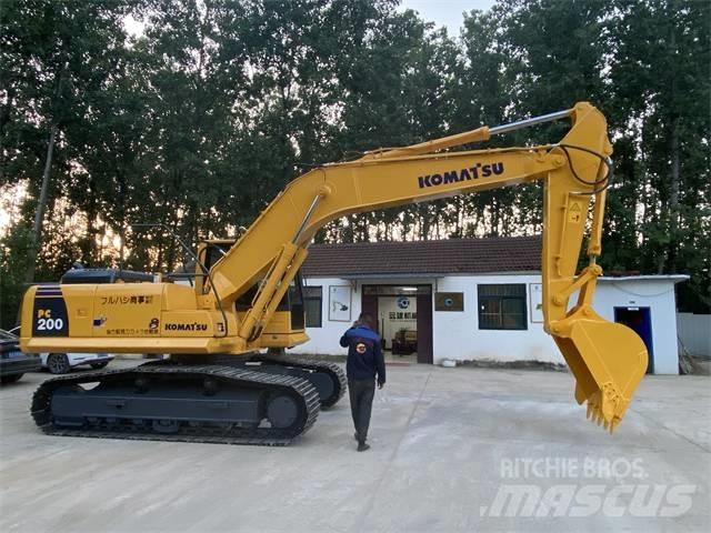 Komatsu PC200-8 حفارات زحافة