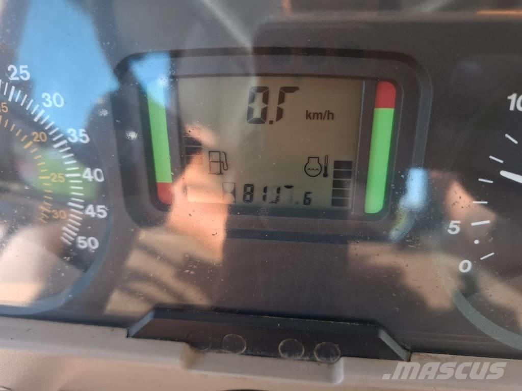 John Deere 5820 الجرارات