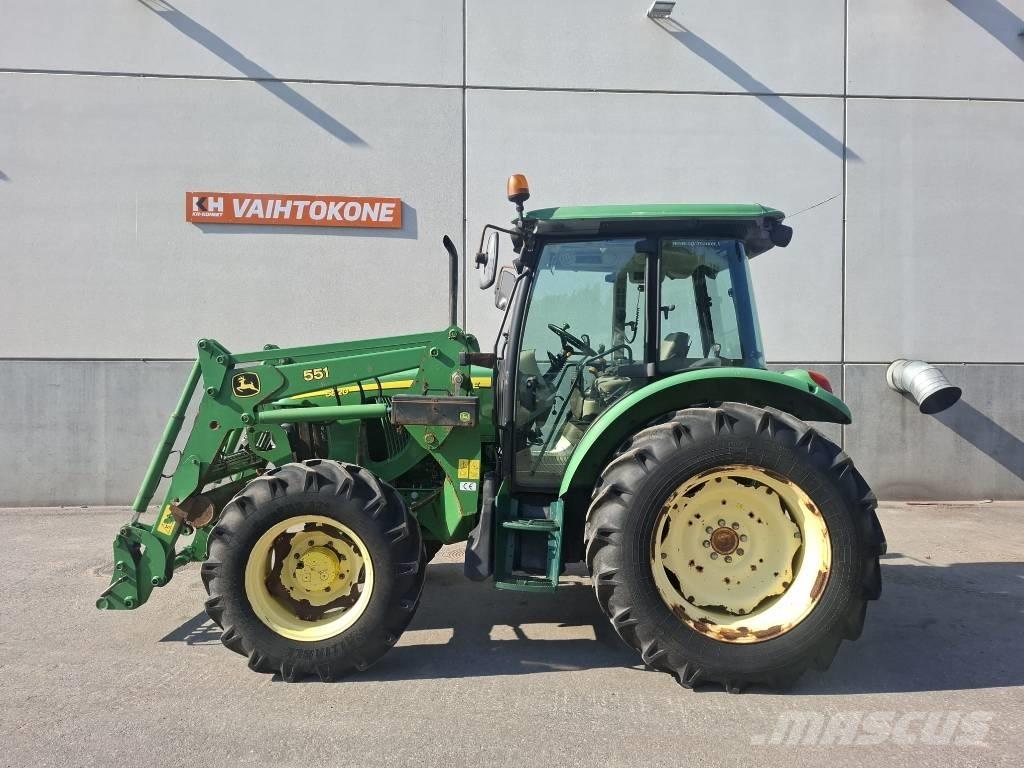 John Deere 5820 الجرارات