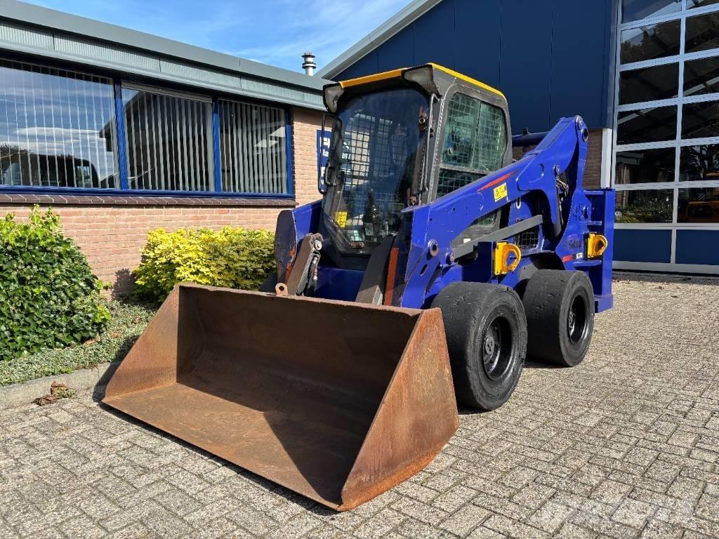 Bobcat S 770 لوادر انزلاقية التوجيه