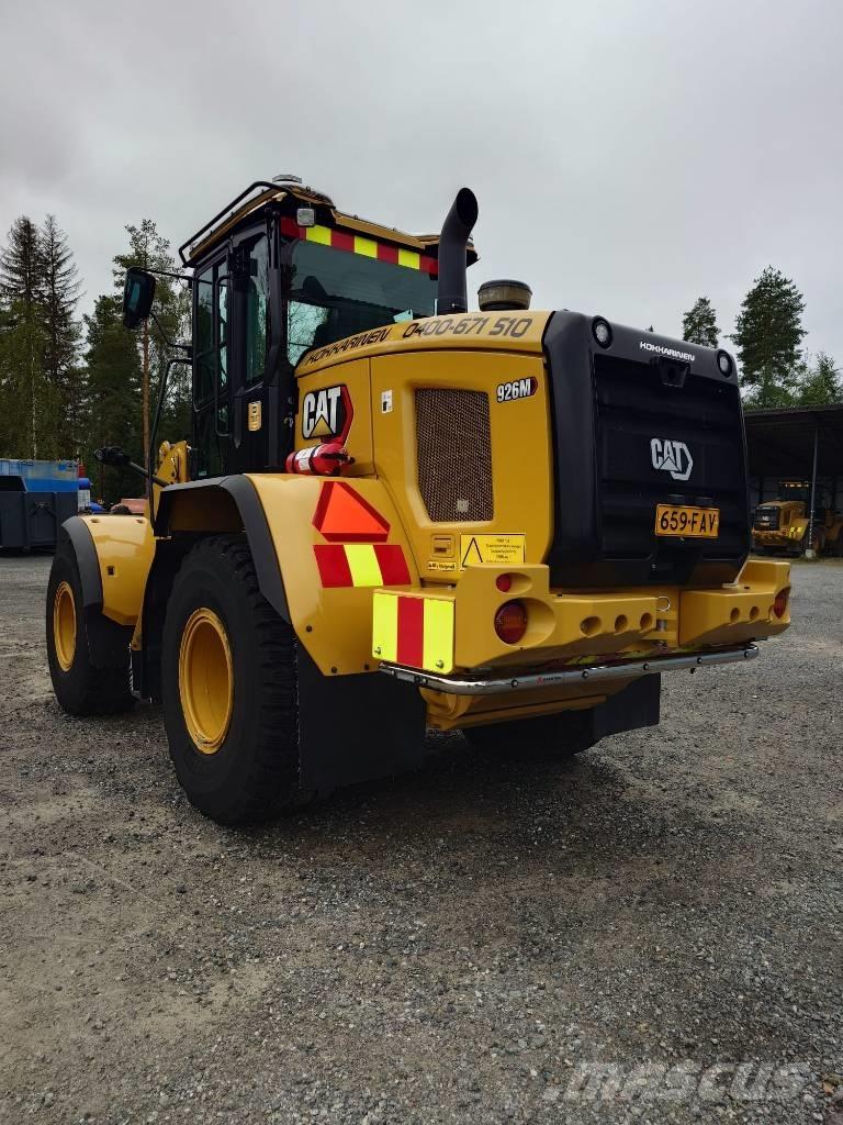 CAT 926M لوادر بعجل